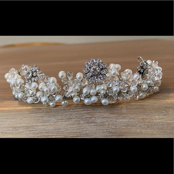 Custom tiara by local designer - Picture 1 of 7